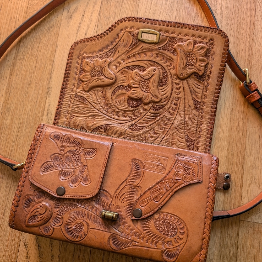 Really Cool 70s Mexican Leather Reversible Purse - Picture 3 of 7